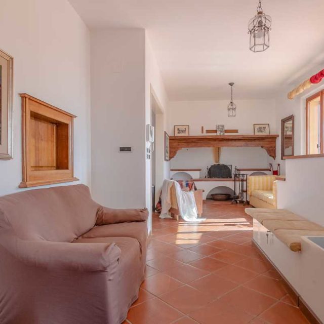 https://www.narramondovillas.it/wp-content/uploads/2021/03/giulianova-residence-arancio-attico-9-640x640.jpg