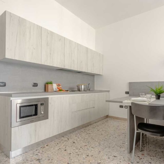 https://www.narramondovillas.it/wp-content/uploads/2021/03/giulianova-residence-arancio-monolocale-primo-piano-3-640x640.jpg