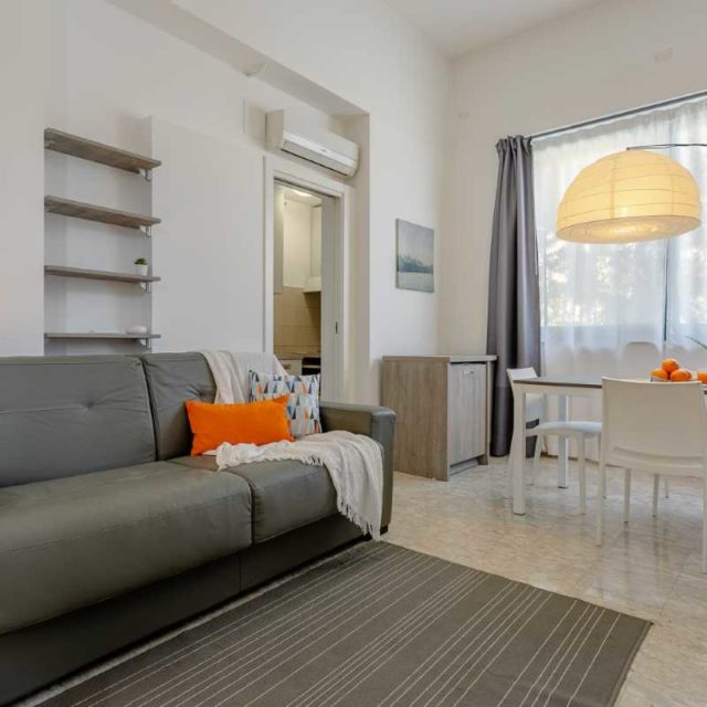 https://www.narramondovillas.it/wp-content/uploads/2021/03/giulianova-residence-arancio-piano-terra-5-640x640.jpg