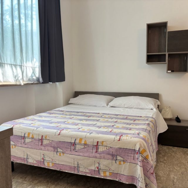 https://www.narramondovillas.it/wp-content/uploads/2025/07/residence-arancio-monolocale-1-640x640.jpeg