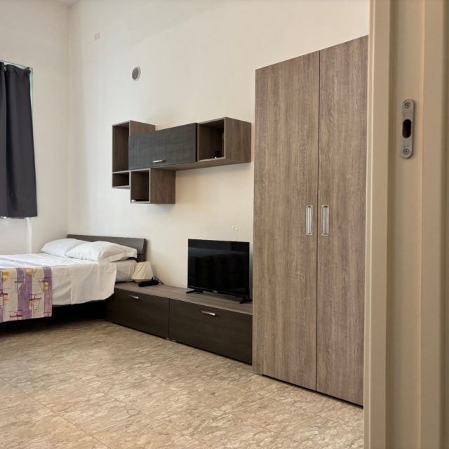 https://www.narramondovillas.it/wp-content/uploads/2025/07/residence-arancio-monolocale-3-640x640.jpeg