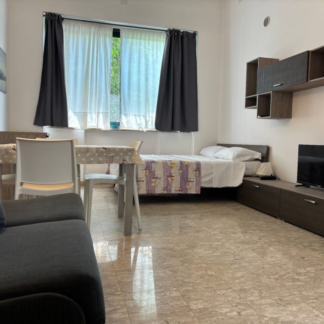 https://www.narramondovillas.it/wp-content/uploads/2025/07/residence-arancio-monolocale-4-640x640.jpeg